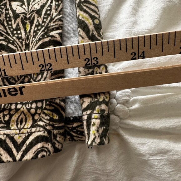 Catherines Easy Fit Tees Collection 1X Olive Green Beige Paisley V-Neck Top - Picture 7 of 10